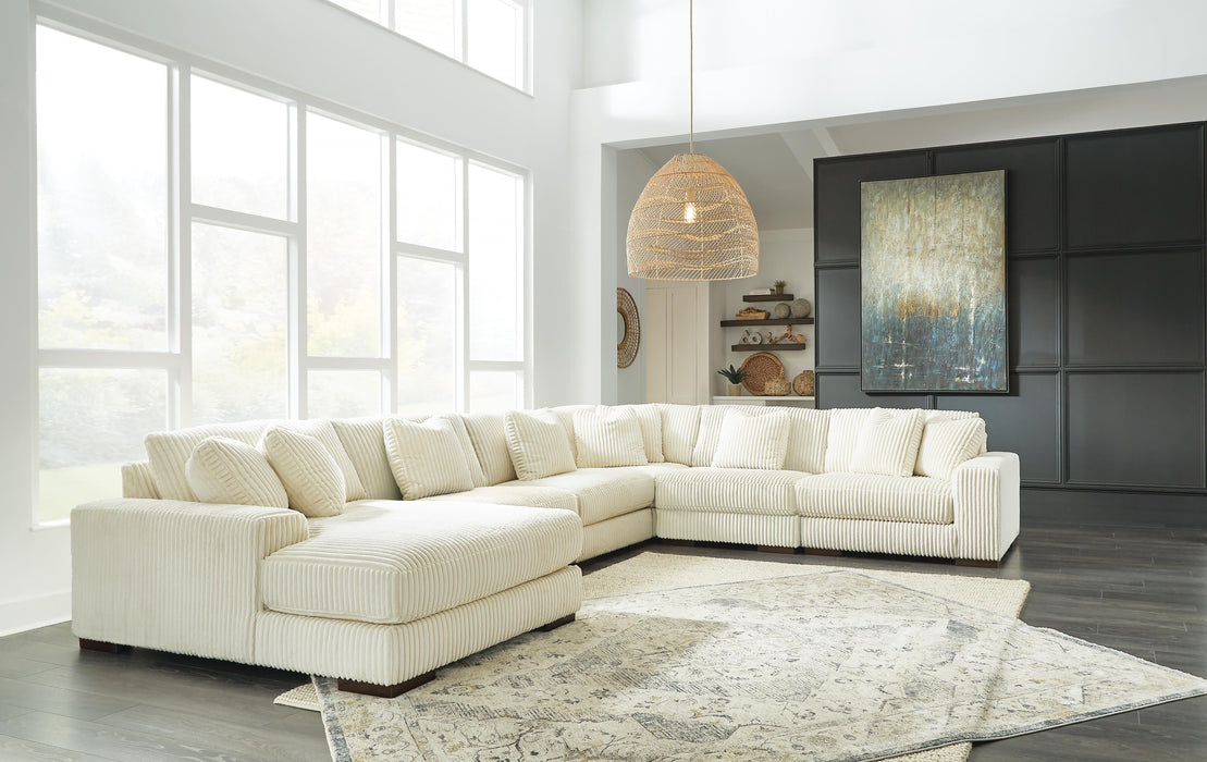 Lindyn Sectional with Chaise - Furniture Source (IA) 